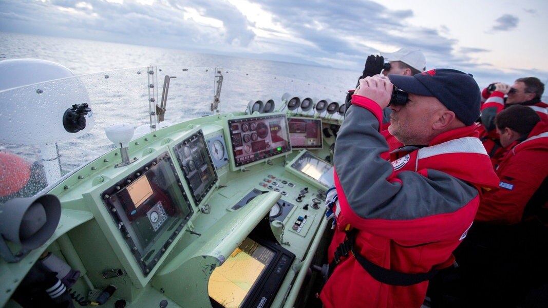 Nordsee CrewMitglied eines Fischkutters vermisst NDR