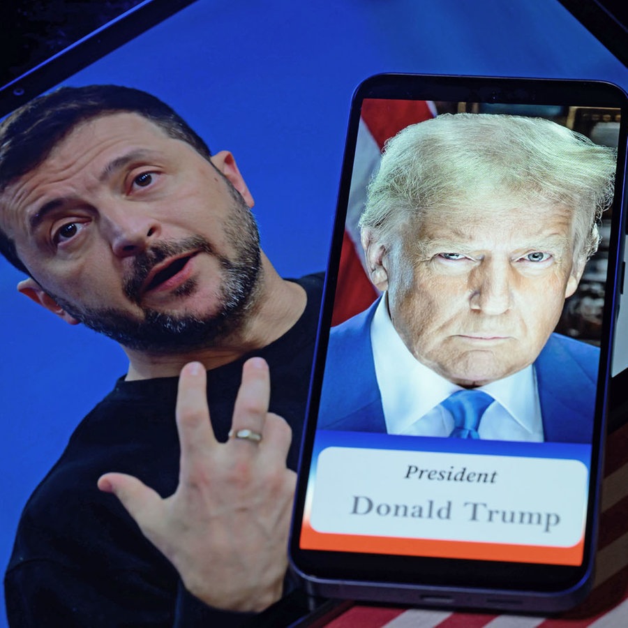 Auf dieser Fotoillustration sieht mabn ein auf einem Mobiltelefon abgebildetes Porträt von Präsident Donald Trump und außerdem ein Porträt von Präsident Wladimir Selenskyj © picture alliance / Sipa USA | Jonathan Raa Foto: Jonathan Raa