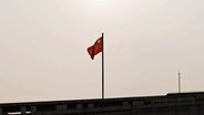 Chinesische Flagge weht im Wind. © Photocase/steffne Foto: steffne