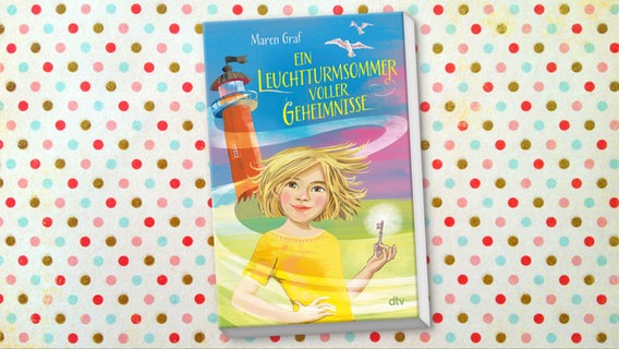 Cover des Kinderbuches "Ein Leuchtturmsommer voller Geheimnisse" von Maren Graf, erschienen im Verlag dtv. © Verlag dtv 