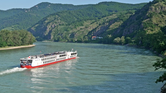 Mit dem Kreuzfahrtschiff auf der Donau unterwegs © NDR Foto: Rita Knobel-Ulrich