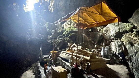 Die Höhlen rund um Vang Vieng in Laos © NDR Foto: Dennis Burk