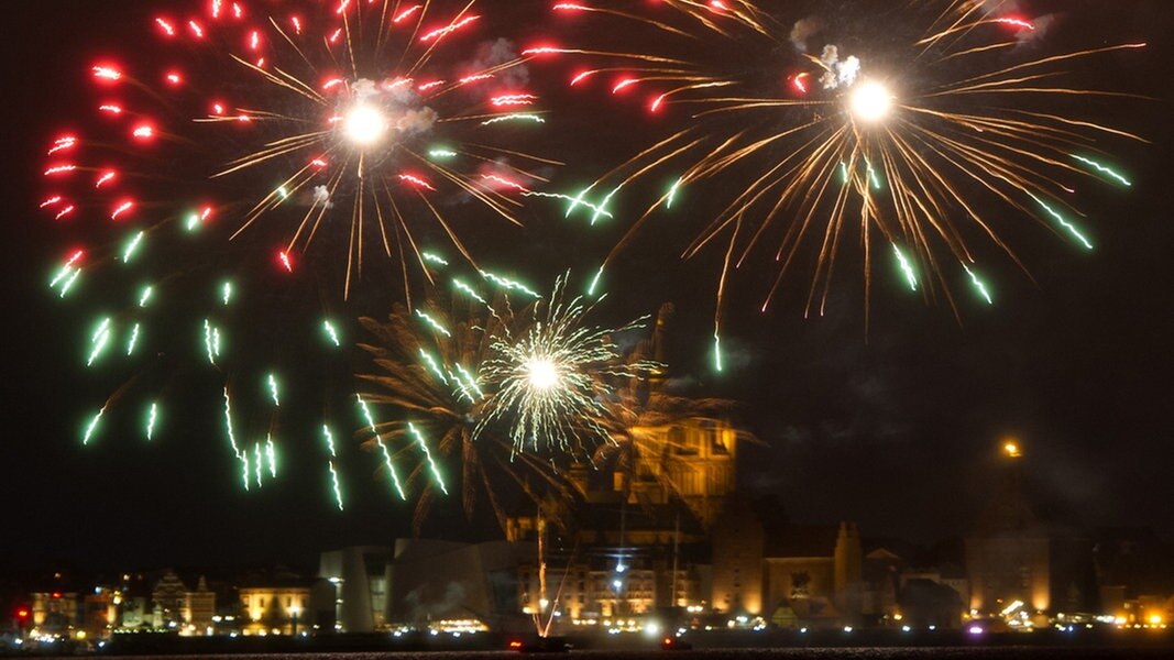 Corona: Silvester-Feuerwerk verbieten, um Kliniken zu entlasten? | NDR