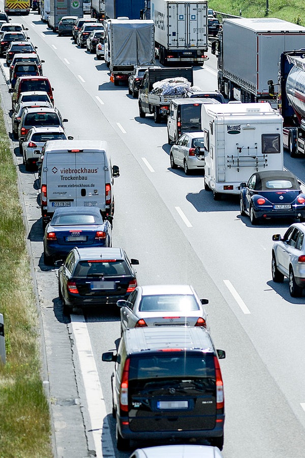 Ferienstart Urlaubsverkehr mit Staus in Norddeutschland