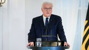 Bundespräsident Frank-Walter Steinmeier gibt ein Pressestatement ab. © IMAGO / Political-Moments 