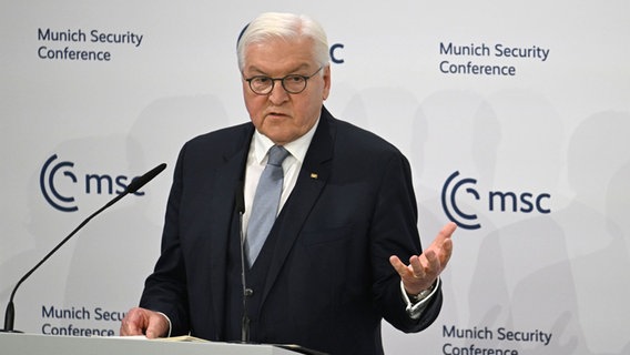 Bundespräsident Frank-Walter Steinmeier spricht zum Auftakt der 61. Münchner Sicherheitskonferenz. © picture alliance/dpa | Boris Roessler Foto: Boris Roessler