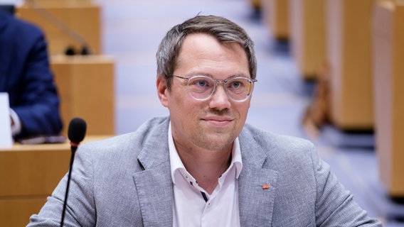 SPD-Politiker Tiemo Wölken bei einer Ausschusssitzung des Europäischen Parlaments. © picture alliance/dpa | Thierry Monasse Foto: Thierry Monasse