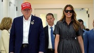 Der republikanische Präsidentschaftskandidat Donald Trump und seine Frau Melania Trump nach ihrer Stimmabgabe in Palm Beach in Florida © AP Foto: Evan Vucci