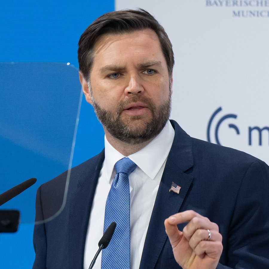 J.D. Vance, Vizepräsident der Vereinigten Staaten von Amerika, spricht bei der Münchner Sicherheitskonferenz. © Sven Hoppe/dpa Foto: Sven Hoppe