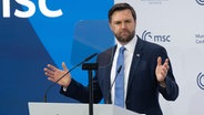 n, München: J.D. Vance, Vizepräsident der Vereinigten Staaten von Amerika, spricht bei der Münchner Sicherheitskonferenz. © Sven Hoppe/dpa Foto: Sven Hoppe