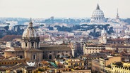 Die Skyline des Vatikans mit dem Petersdom © picture alliance / Design Pics Foto: Reynold Mainse