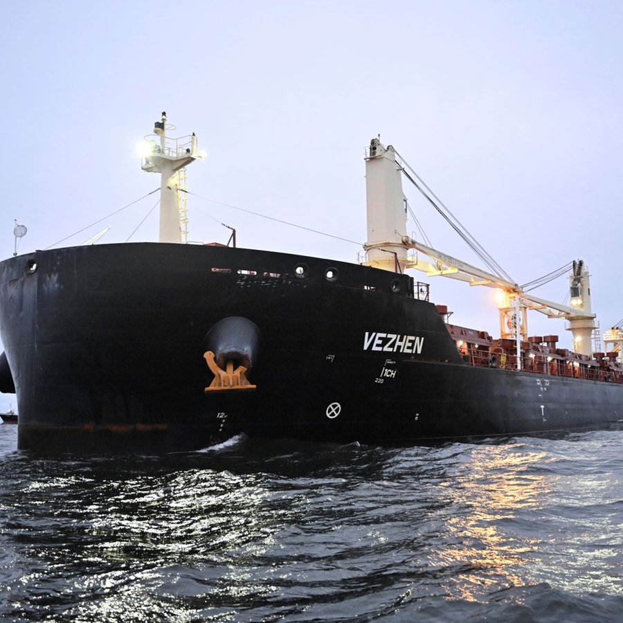 Das Frachtschiff "Vezhen" liegt vor Karlskrona, Schweden, vor Anker. © picture alliance/dpa/TT News Agency | Johan Nilsson Foto: Johan Nilsson