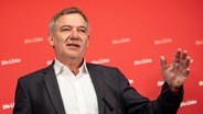 Der Spitzenkandidat der Linken für die bevorstehende Bundestagswahl, Jan von Aken. © dpa Foto: Fabian Sommer