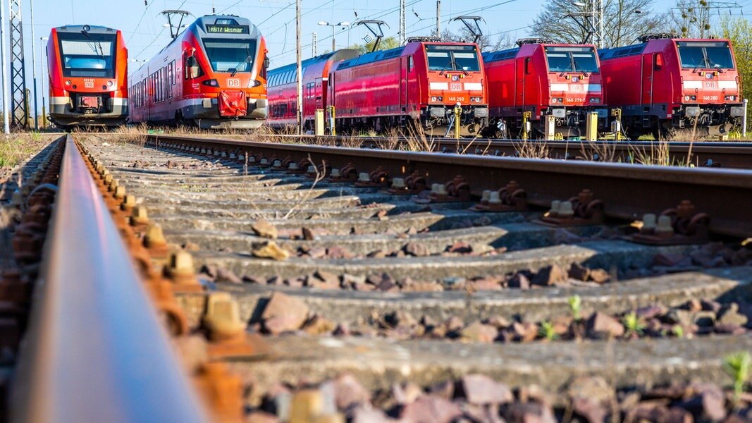 Zwischen Rostock und Schwerin: Zug durch Unbekannte verwüstet