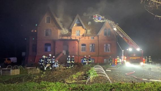 Brand des Gutshauses Dumsevitz auf Rügen © Jörg Knochen Foto: Jörg Knochen