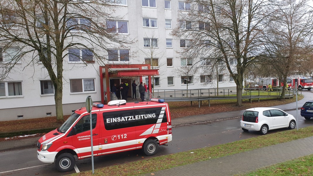 Feuerwehr vor einem Pflegeheim in Schwerin