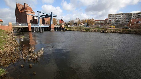 Die Peene in Demmin © dpa - Bildfunk Foto: Bernd Wüstneck