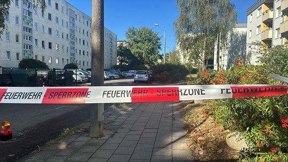 Eine Absperrung der Polizei im Stralsunder Stadtteil Knieper West © Mathias Marius Krüger Foto: Mathias Marius Krüger