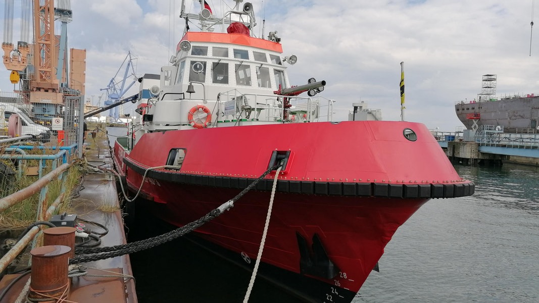 Rostocker Traditionslöschboot feiert 40. Geburtstag