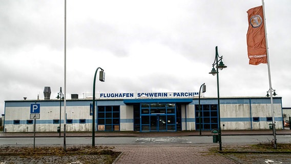 Der Flughafen Schwerin-Parchim von vorne. © Christoph Loose Foto: Christoph Loose