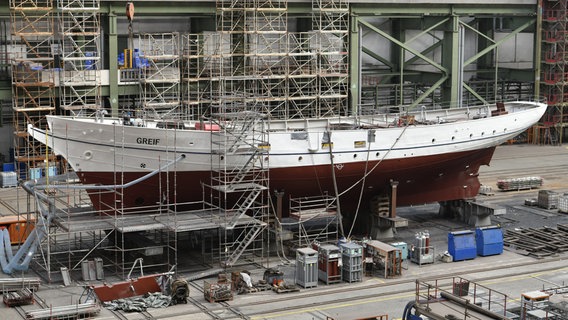 Das Segelschulschiff GREIF mit frisch lackiertem Rumpf © Seesportzentrum GREIF Foto: Silvio Weiß