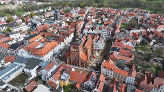 Luftaufnahme vom Marktplatz in Güstrow © NDR 