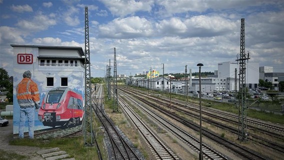 Stellwerk der Deutschen Bahn in Neubrandenburg © NDR Foto: Thomas Eichler