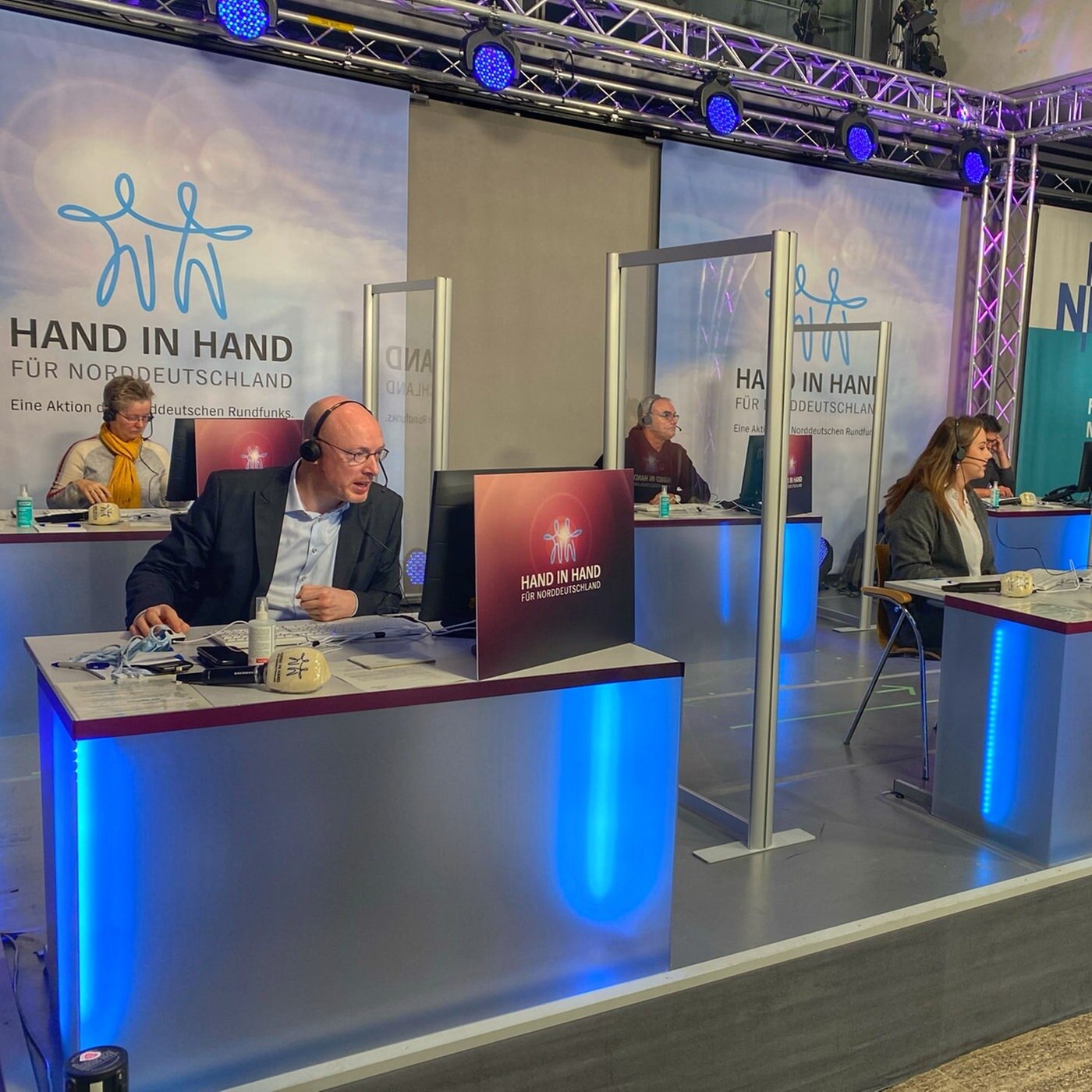 Hand In Hand Fur Norddeutschland Prominente Sammeln Spenden In Mv Ndr De Nachrichten Mecklenburg Vorpommern