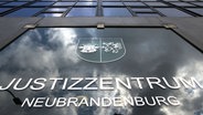 Das Justizzentrum in Neubrandenburg © DPA-Bildfunk Foto: Bernd Wüstneck