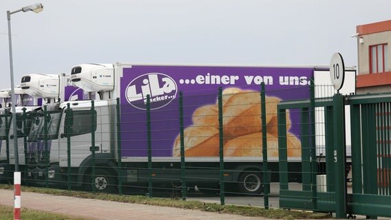 Die Lastwagen-Flotte von "LiLa-Bäcker" wurde aufgestockt. © dpa-Zentralbild Foto: Bernd Wüstneck