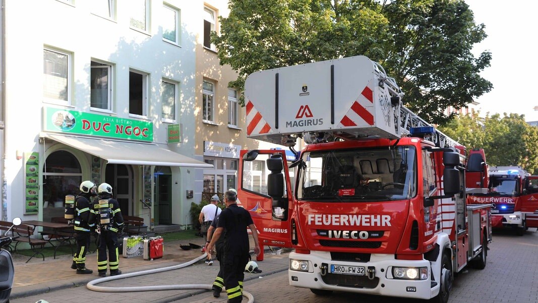 Brennende Woks lösen Brand in einem Rostocker Restaurant aus