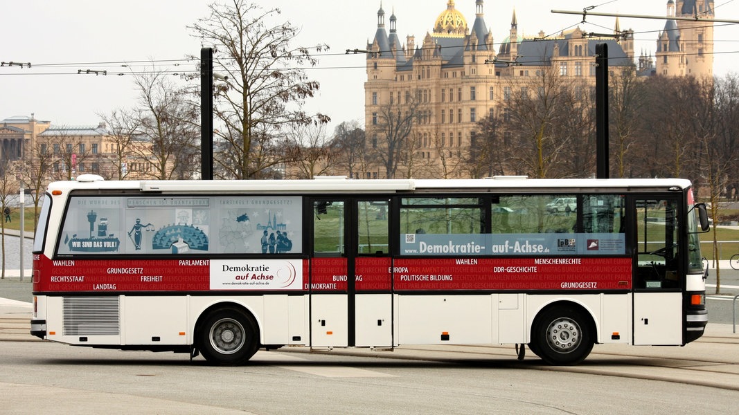 Demokratiebus besucht Schüler und Schülerinnen in Westmecklenburg