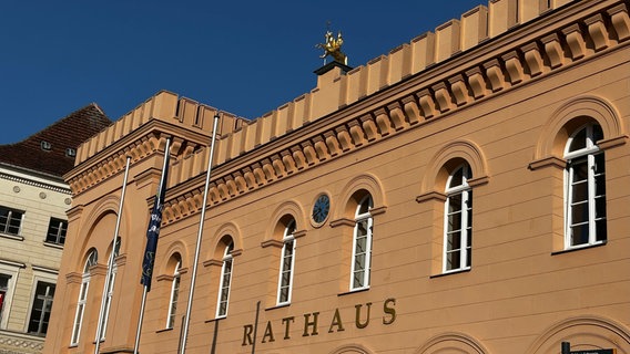 Das Rathaus am Markt in Schwerin. © NDR Foto: Mirko Bock