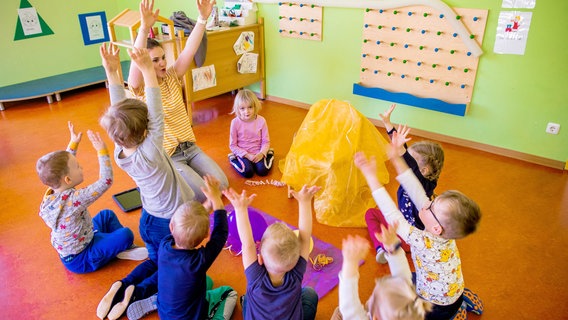 Immer mehr Kinder und Jugendliche in Mecklenburg-Vorpommern haben laut einer Erhebung der Barmer Probleme in der Sprachentwicklung. (Themenbild) © dpa-Zentralbild Foto: Jens Büttner/dpa-Zentralbild