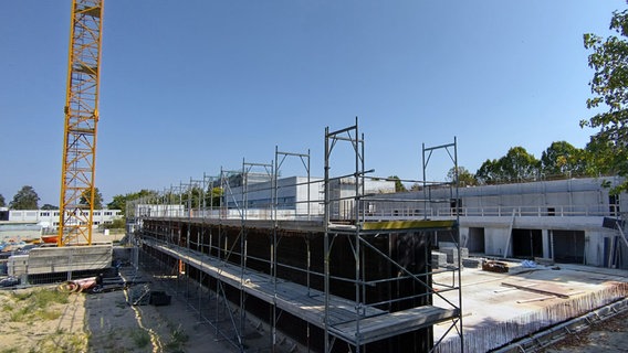 Der Rohbau einer Sporthalle in Wismar © NDR Foto: Christoph Woest