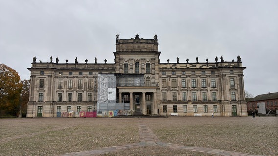 Das Schloss Ludwigslust vom Schlossplatz. © NDR 