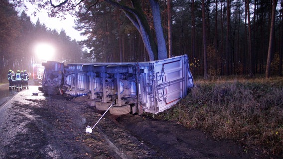 Umgekippter Rübenlaster bei Lübtheen © Ralf Drefin 