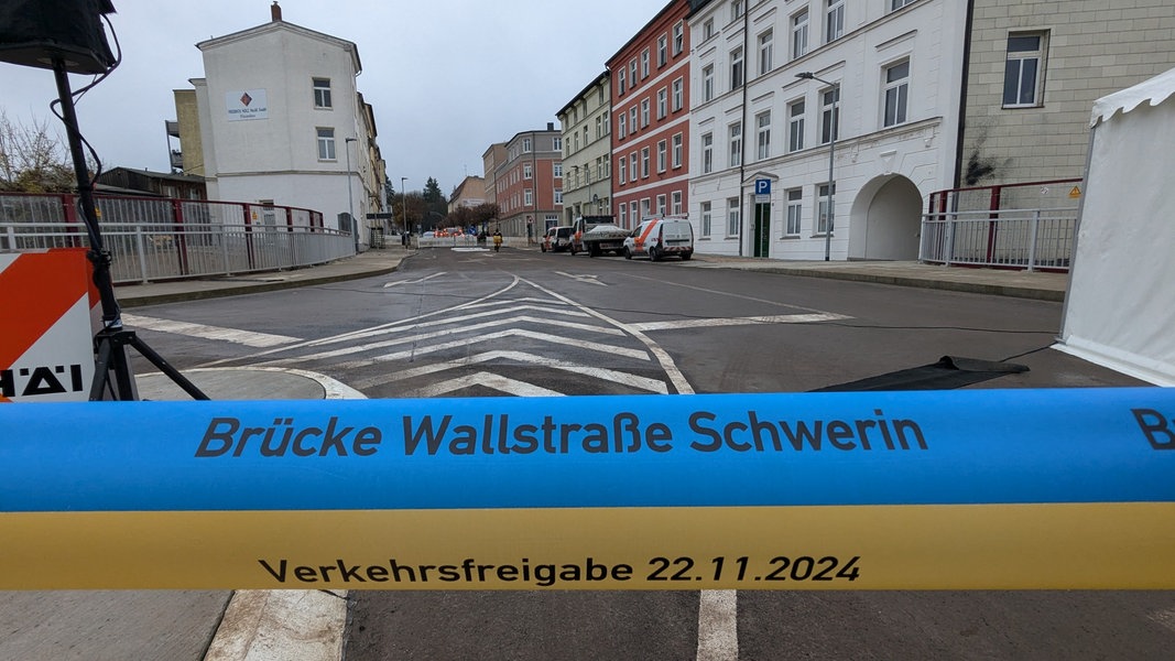 Wallstraßenbrücke in Schwerin wieder freigegeben