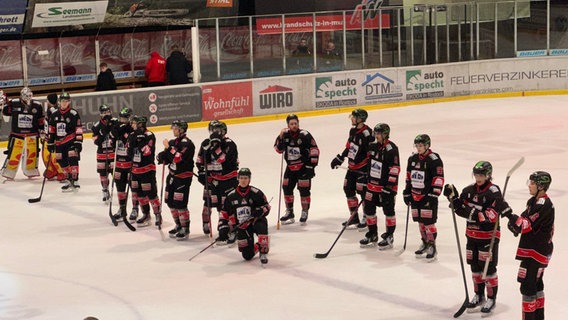 Die Rostock Piranhas - Eishockey-Oberliga - beim ersten Spiel 2025 - Januar © ndr 