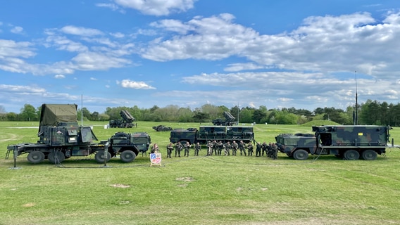 Bundeswehrsoldaten aus MV mit dem Flugabwehrsystem Patriot. © NDR Foto: Juliane Mau