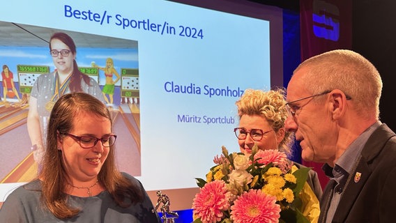 Claudia Sponholz Weltmeisterin imKegeln 2024 - Sportlerin des Jahres 2025 in Waren © NDR MV Foto: Ingmar Nehls