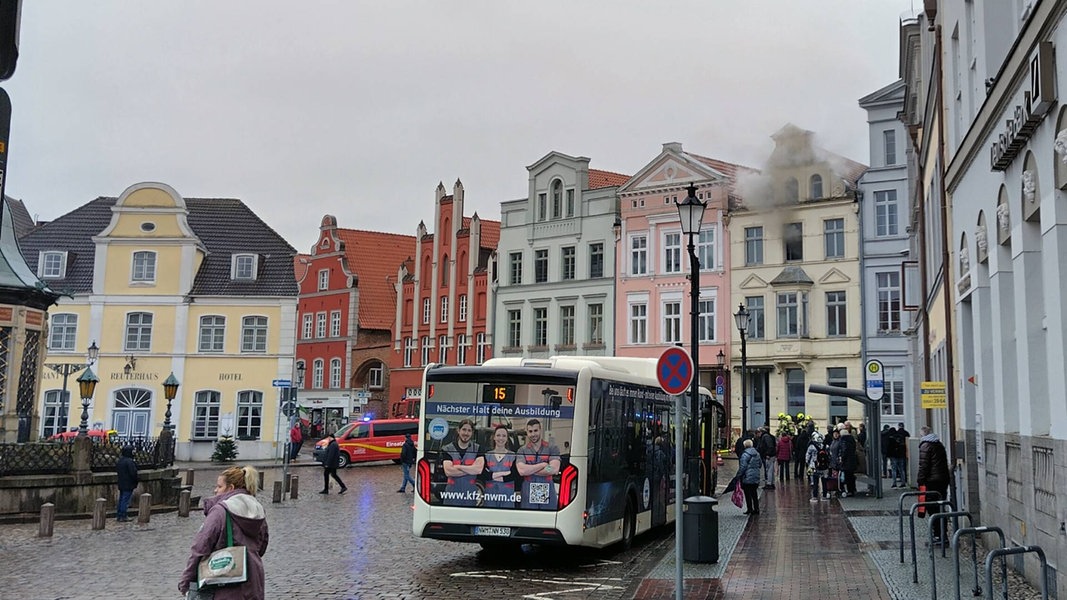 Brand in Wismar: Marktplatz zwischenzeitig gesperrt