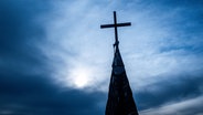 Immer mehr Menschen in Mecklenburg-Vorpommern treten aus den Kirchen aus. (Themenbild) © dpa-Bildfunk Foto: Jens Büttner/dpa