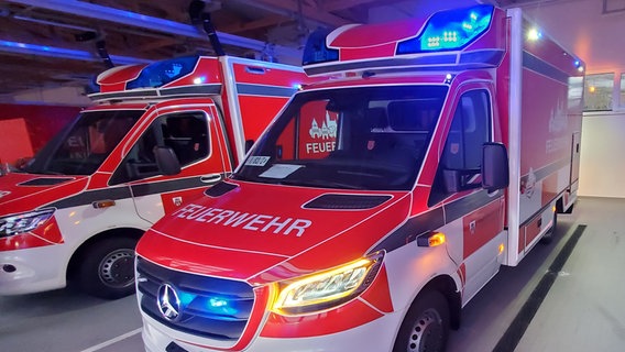 2 neue Rettungsfahrzeuge der Berufsfeuerwehr Made in NB. © Vier Tore Stadt Neubrandenburg Foto: Vier Tore Stadt Neubrandenburg