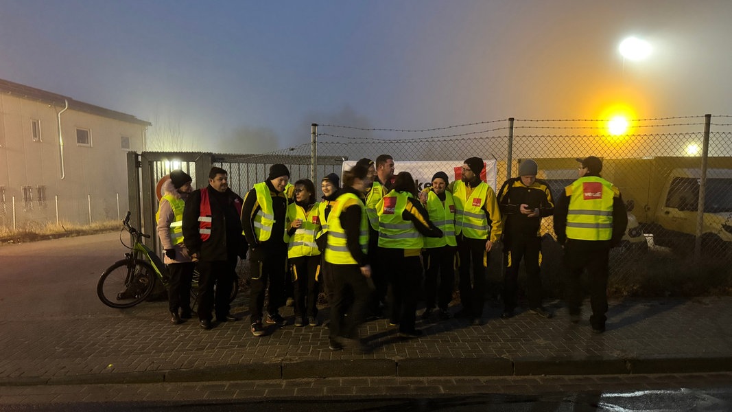 Warnstreik bei der Deutschen Post: An diesen Standorten in MV bleiben viele Briefe und Pakete liegen