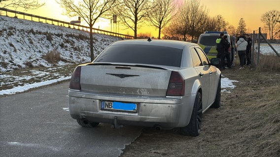 Die Polizei in Neubrandenburg hat sich gestern eine Verfolgungsjagd mit einem 20 Jährigen geliefert. Erst kurz vor Pasewalk nach mehr als 50 Kilometern konnte er gestoppt werden. © F.Baenz Foto: F.Baenz