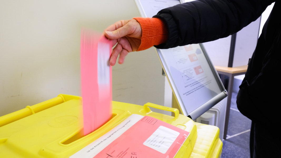 Briefwahl in Rostock: Briefkästen zur Bundestagswahl überfüllt