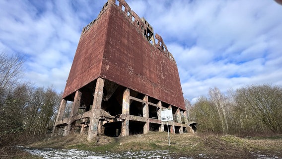 Die Kohlemühle am ehemaligen Hydrierwerk zerfällt langsam immer weiter. © Heiko Kreft/NDR Foto: Heiko Kreft/NDR