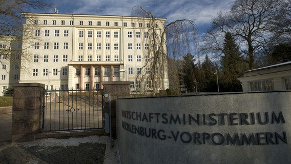 Blick auf das Wirtschaftsministerium von Mecklenburg-Vorpommern © Jens Büttner 