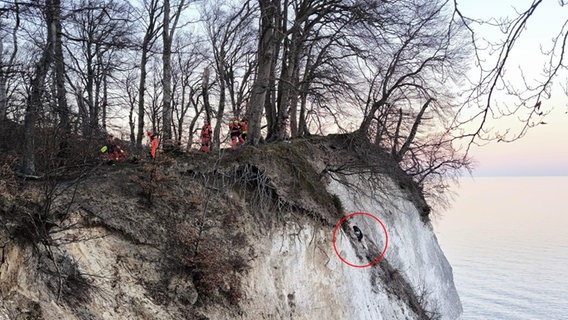 Höhenrettung an der Steilküste auf Rügen durch die FFW Sassnitz. © Freiwiliige Feuerwehr Sassnitz 